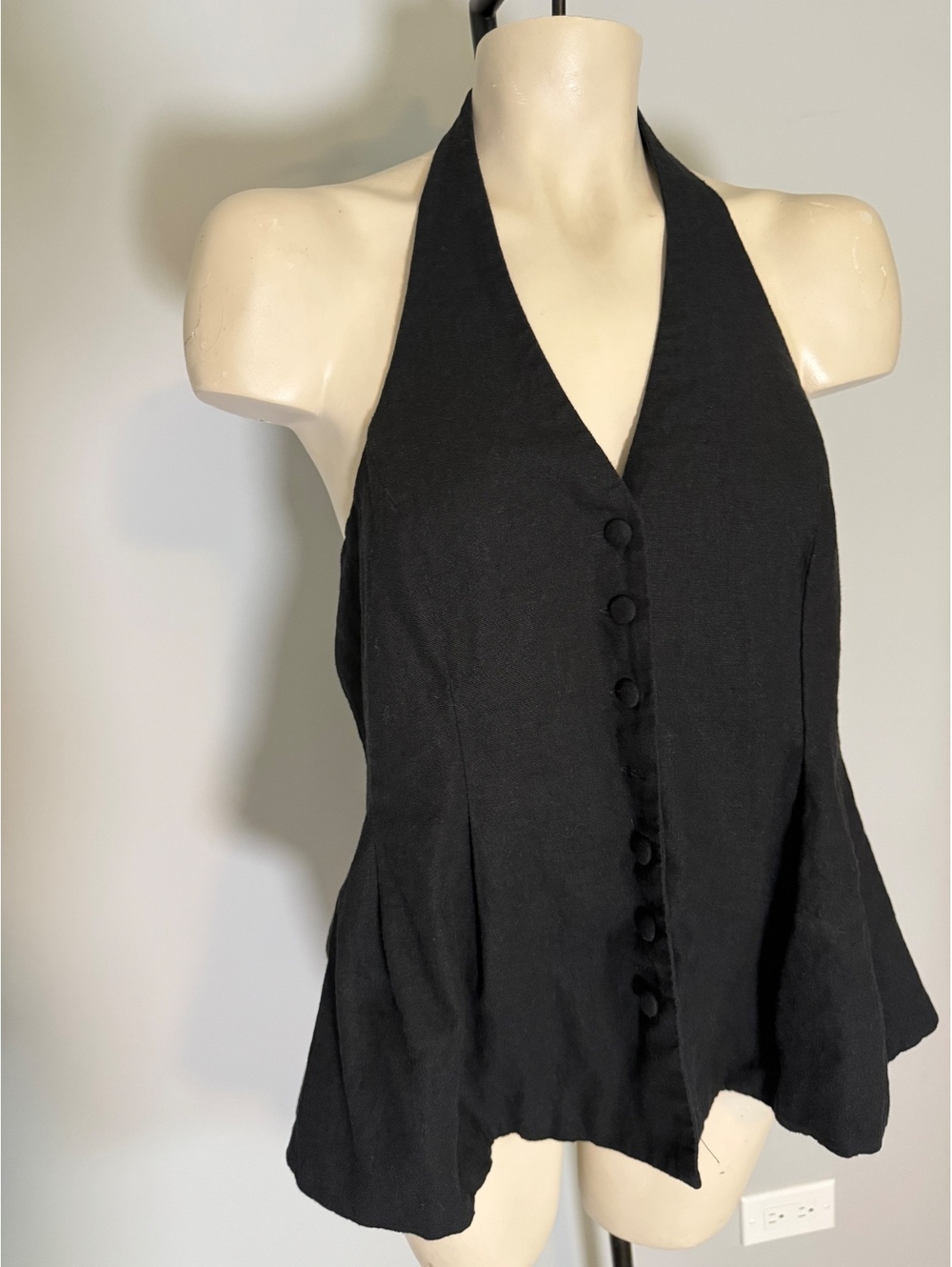 WAYF‎ Black Linen Blend Halter Top with Button Front - Picture 8 of 10